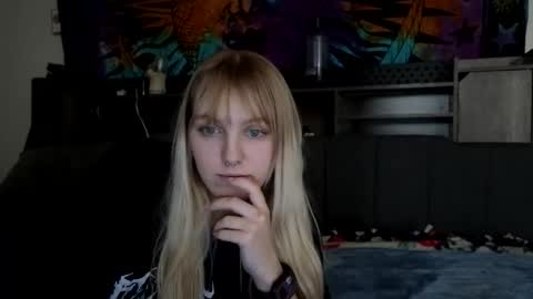 Snapshot of amethystmoon18 chatting on March 2, 8:15 pm amethystmoon18 online show from March 2, 8:15 pm