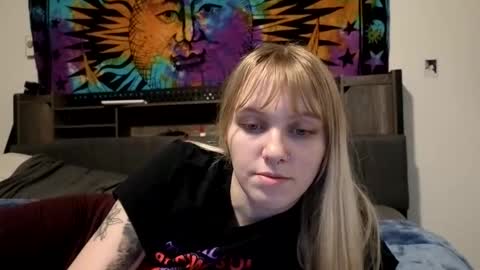 Snapshot of amethystmoon18 chatting on March 5, 6:48 pm amethystmoon18 online show from March 5, 6:48 pm