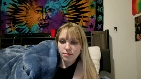 Snapshot of amethystmoon18 chatting on March 6, 7:43 pm amethystmoon18 online show from March 6, 7:43 pm