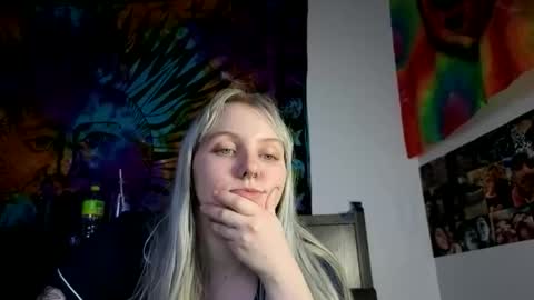 Snapshot of amethystmoon18 chatting on May 30, 3:36 am amethystmoon18 online show from May 30, 3:36 am