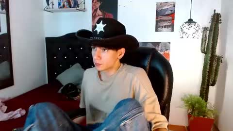 Snapshot of amethystshadow chatting on June 24, 7:02 pm amethystshadow online show from June 24, 7:02 pm