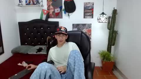 Snapshot of amethystshadow chatting on July 1, 3:41 am amethystshadow online show from July 1, 3:41 am