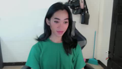 Snapshot of ami_lewis chatting on October 9, 2:31 am JOANNA online show from October 9, 2:31 am