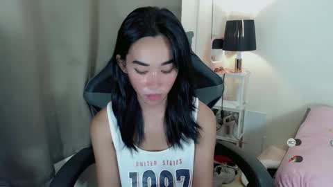 Snapshot of ami_lewis chatting on October 19, 4:24 am JOANNA online show from October 19, 4:24 am