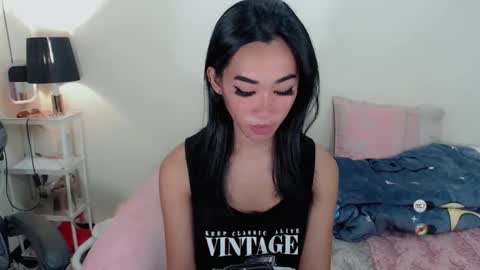 Snapshot of ami_lewis chatting on October 23, 2:33 am JOANNA online show from October 23, 2:33 am