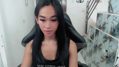 Snapshot of ami_lewis chatting on January 16, 1:42 am JOANNA online show from January 16, 1:42 am