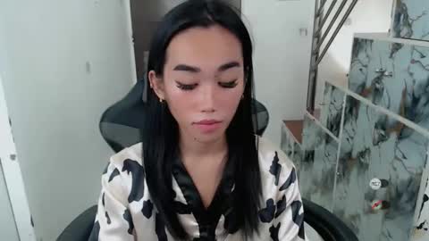 Snapshot of ami_lewis chatting on February 5, 5:01 am JOANNA online show from February 5, 5:01 am