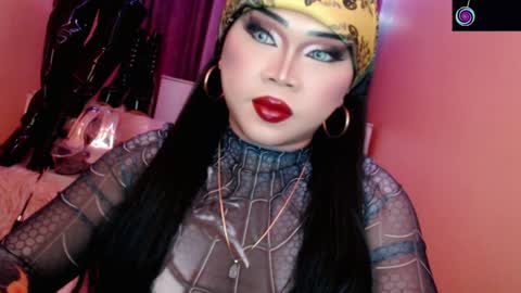 Queen Mireska online show from April 10, 2:55 pm