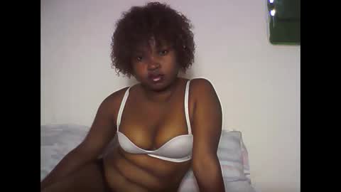 amielle_01 online show from April 22, 10:50 am