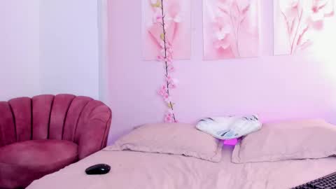 AmiiClark  online show from February 6, 7:17 pm