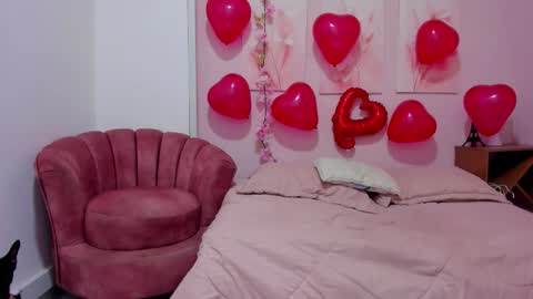 AmiiClark  online show from February 14, 7:10 pm