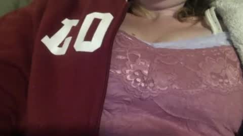 Snapshot of amileamariestar chatting on December 3, 12:35 am amileamariestar online show from December 3, 12:35 am