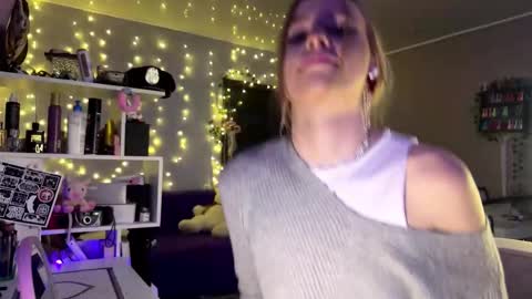 Amily online show from February 21, 2:07 pm