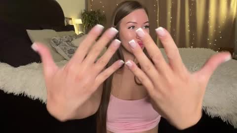 Snapshot of amilymi_ chatting on May 22, 6:13 pm Amelia online show from May 22, 6:13 pm