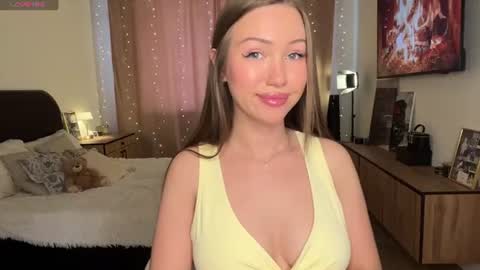 Snapshot of amilymi_ chatting on June 23, 12:03 pm Amelia online show from June 23, 12:03 pm