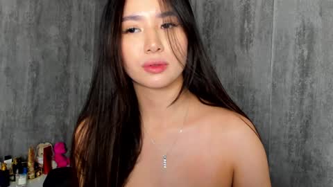 Amina online show from December 6, 5:55 pm