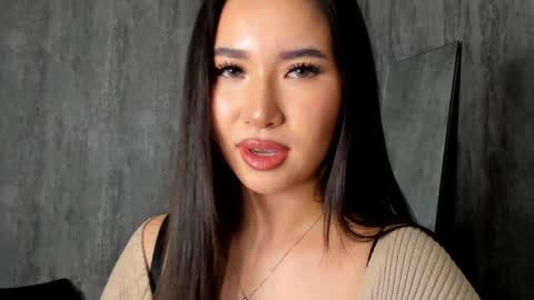 Amina online show from December 28, 1:49 pm