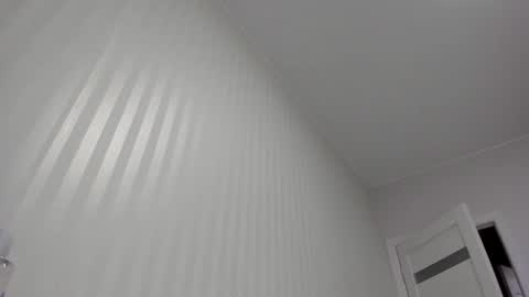 Snapshot of aminaswan_ chatting on December 21, 6:19 am Kristina online show from December 21, 6:19 am