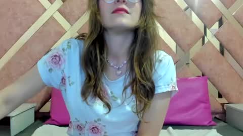 Snapshot of amira_xx2 chatting on June 26, 1:04 pm amira xx2 online show from June 26, 1:04 pm