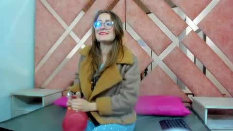 Snapshot of amira_xx2 chatting on August 9, 8:14 pm amira xx2 online show from August 9, 8:14 pm
