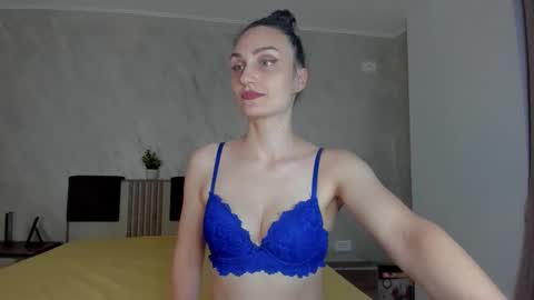 Snapshot of amiraanne chatting on May 30, 6:38 pm AmiraAnne online show from May 30, 6:38 pm