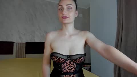 Snapshot of amiraanne chatting on June 9, 6:52 pm AmiraAnne online show from June 9, 6:52 pm