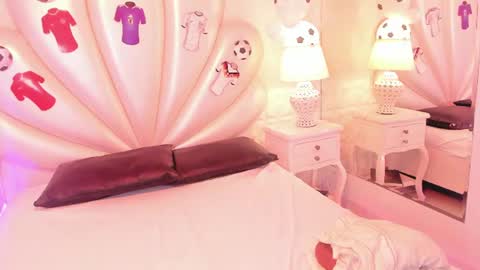 amirajones online show from July 9, 2:04 am