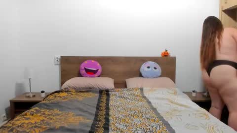 Snapshot of amiravyxen chatting on November 12, 8:52 pm Amira Vyxen online show from November 12, 8:52 pm