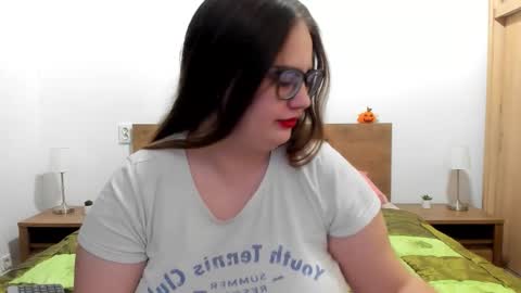 Snapshot of amiravyxen chatting on November 15, 9:00 pm Amira Vyxen online show from November 15, 9:00 pm