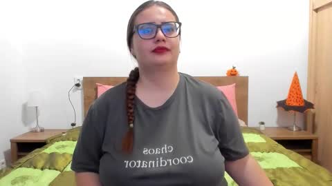 Snapshot of amiravyxen chatting on November 21, 9:13 pm Amira Vyxen online show from November 21, 9:13 pm