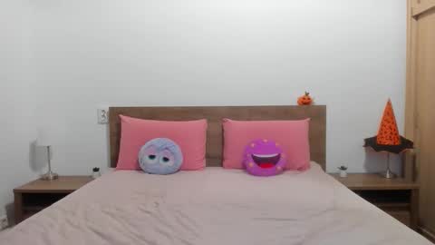 Snapshot of amiravyxen chatting on November 22, 11:15 pm Amira Vyxen online show from November 22, 11:15 pm