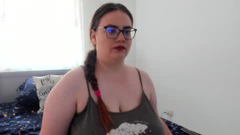 Snapshot of amiravyxen chatting on May 19, 6:31 am Amira Vyxen online show from May 19, 6:31 am