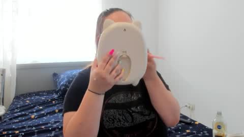 Snapshot of amiravyxen chatting on May 20, 7:47 am Amira Vyxen online show from May 20, 7:47 am