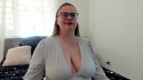 Snapshot of amiravyxen chatting on May 26, 5:47 am Amira Vyxen online show from May 26, 5:47 am