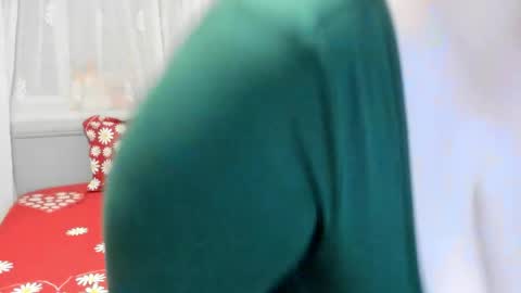 Snapshot of amiravyxen chatting on May 29, 8:29 pm Amira Vyxen online show from May 29, 8:29 pm