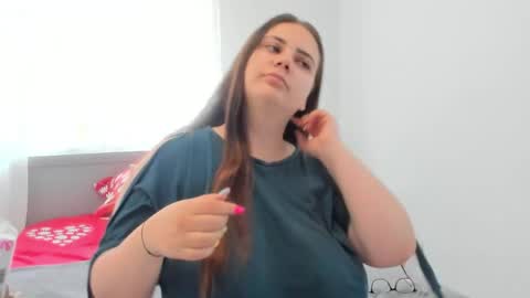 Snapshot of amiravyxen chatting on June 2, 8:05 am Amira Vyxen online show from June 2, 8:05 am