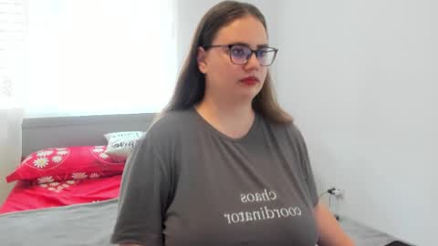 Snapshot of amiravyxen chatting on June 4, 7:47 am Amira Vyxen online show from June 4, 7:47 am