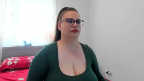 Snapshot of amiravyxen chatting on June 8, 7:31 am Amira Vyxen online show from June 8, 7:31 am
