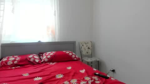 Snapshot of amiravyxen chatting on June 9, 8:15 am Amira Vyxen online show from June 9, 8:15 am