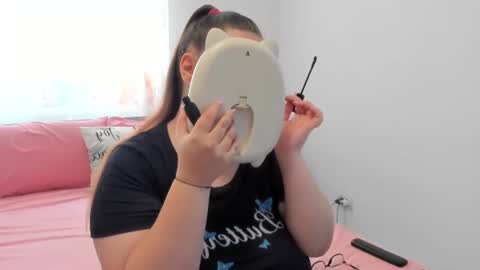 Snapshot of amiravyxen chatting on June 17, 7:44 am Amira Vyxen online show from June 17, 7:44 am