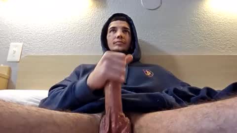 Snapshot of amiri_sweater chatting on November 28, 8:06 am amiri_sweater online show from November 28, 8:06 am