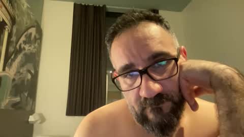 Snapshot of amirsds3298129 chatting on February 19, 10:17 pm amirsds3298129 online show from February 19, 10:17 pm
