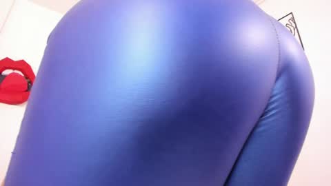 Snapshot of amisi_ari chatting on January 26, 1:36 pm hi guys im ariani ill be off till december 1st for vacation if u want u can add me on snapchat by bio and talk or play there online show from January 26, 1:36 pm