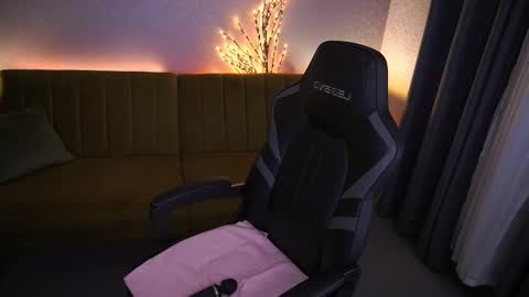 amivibe online show from November 9, 8:45 am