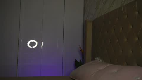 Snapshot of amj_b chatting on February 16, 10:11 am Amy online show from February 16, 10:11 am