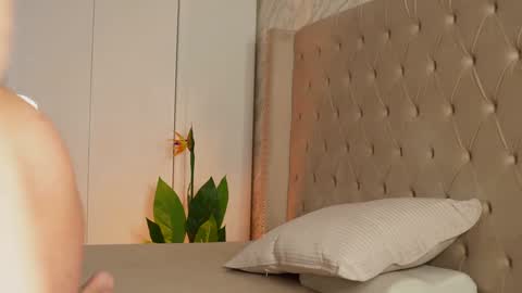 Snapshot of amj_b chatting on March 2, 9:49 am Amy online show from March 2, 9:49 am