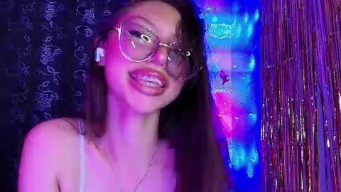 Snapshot of ammeliejoy chatting on December 19, 11:01 pm Ammelie online show from December 19, 11:01 pm