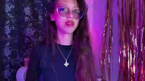 Snapshot of ammeliejoy chatting on December 22, 11:24 pm Ammelie online show from December 22, 11:24 pm