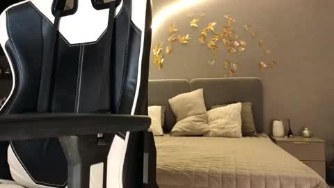 Ammy  dont forget to thumbs up me  online show from October 23, 9:08 am