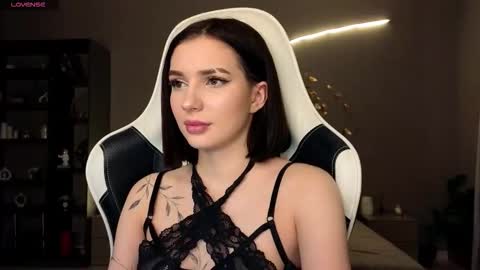 Ammy  dont forget to thumbs up me  online show from November 15, 9:39 am